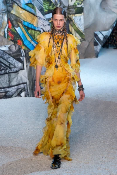Look 32